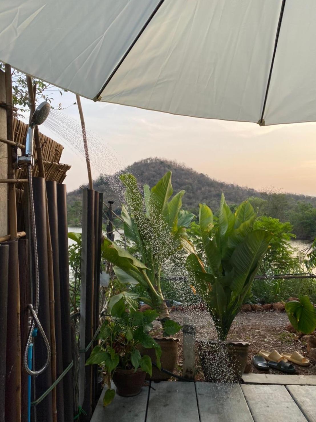 Royal Mountain Hut Hotel Ratchaburi Ruang foto