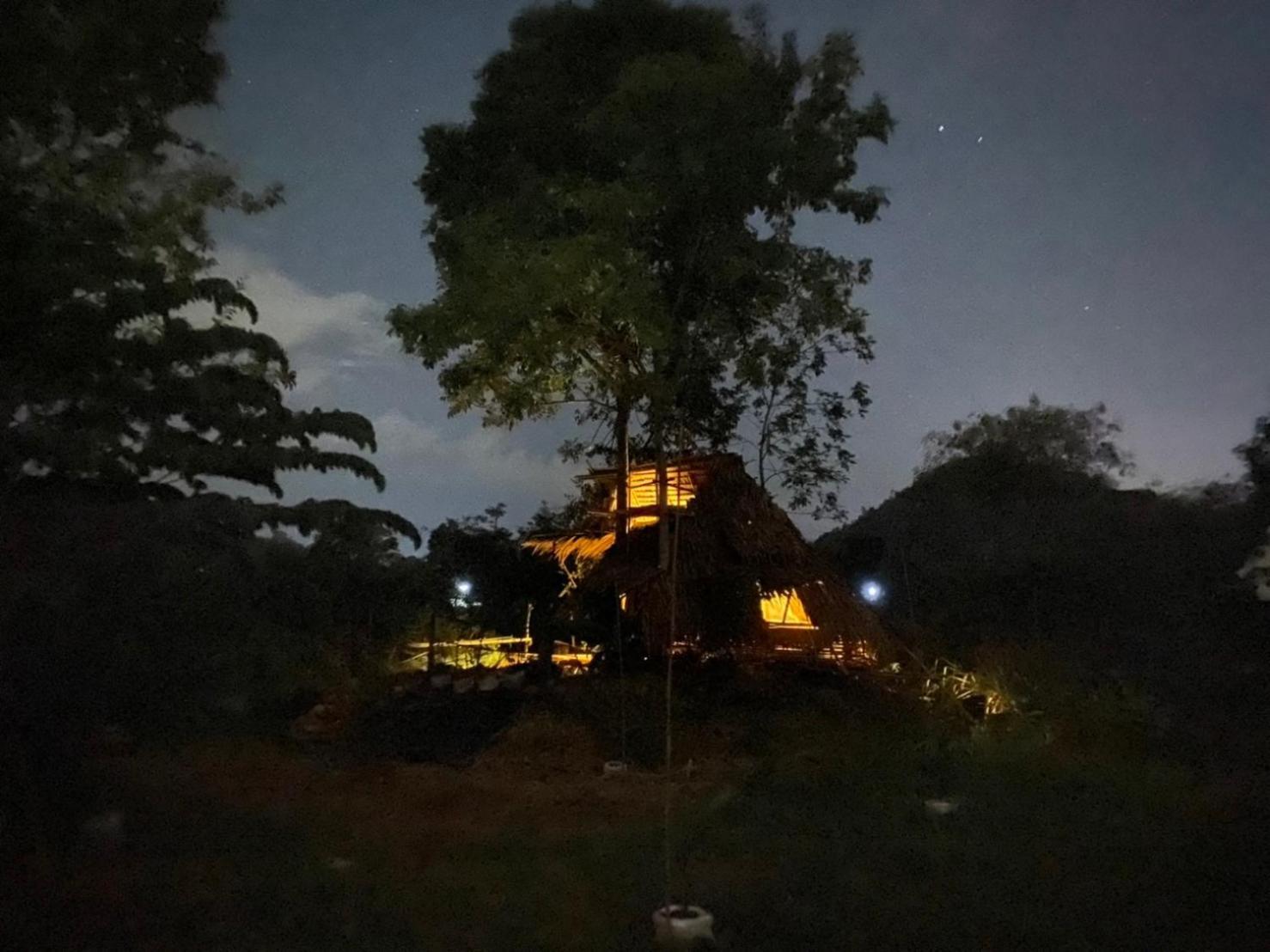 Royal Mountain Hut Hotel Ratchaburi Ruang foto