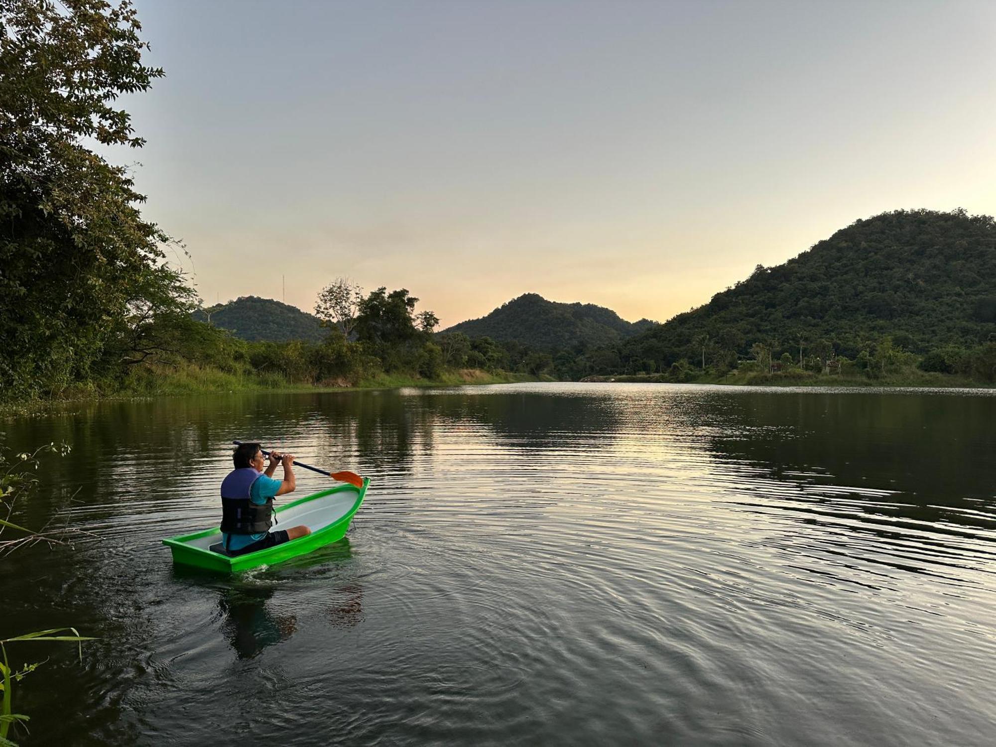 Royal Mountain Hut Hotel Ratchaburi Bagian luar foto