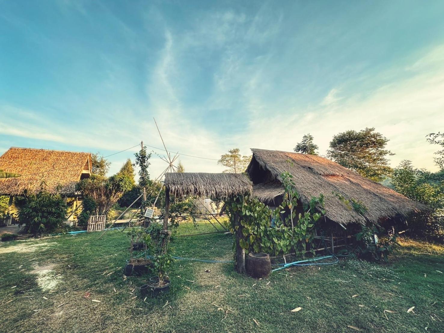 Royal Mountain Hut Hotel Ratchaburi Bagian luar foto