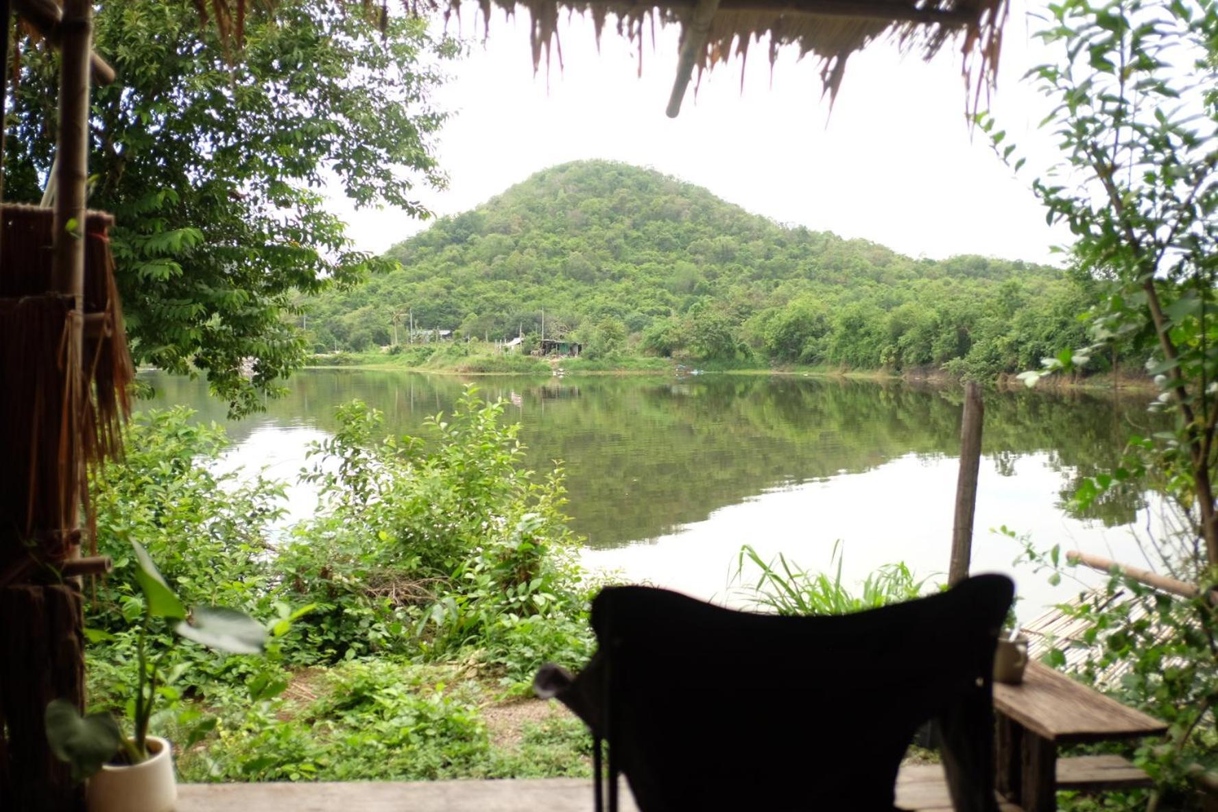 Royal Mountain Hut Hotel Ratchaburi Ruang foto